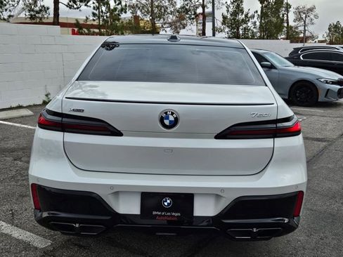 Certified 2025 BMW 760i xDrive image 7
