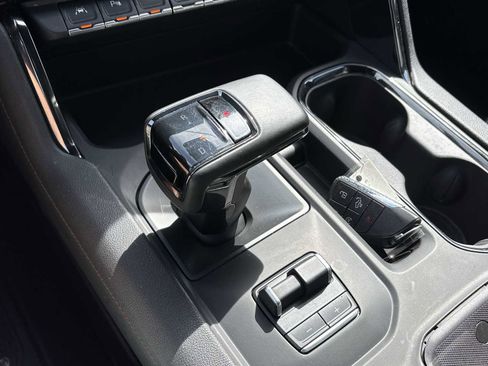 Used 2024 GMC Sierra 1500 AT4 w/ Technology Package AWD/4WD image 16