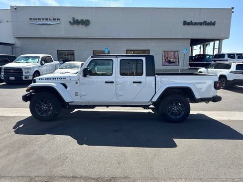 New 2026 Jeep Gladiator Sport AWD/4WD image 2