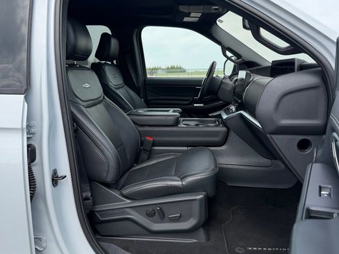 Certified 2025 Ford Expedition Max Platinum w/ Stealth Performance Package AWD/4WD image 31