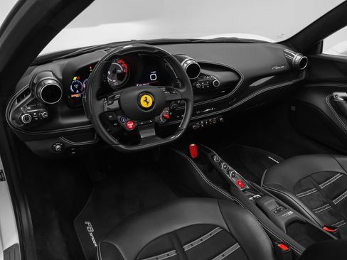 Certified 2022 Ferrari F8 Tributo RWD image 2