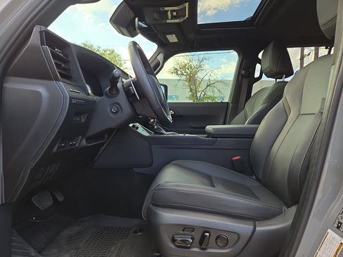 Used 2025 Lexus GX 550 AWD/4WD image 16