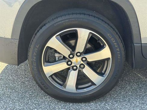 Used 2020 Chevrolet Traverse LT w/ LT Premium Package image 7