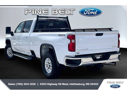 Used 2020 Chevrolet Silverado 2500 LT AWD/4WD image 2
