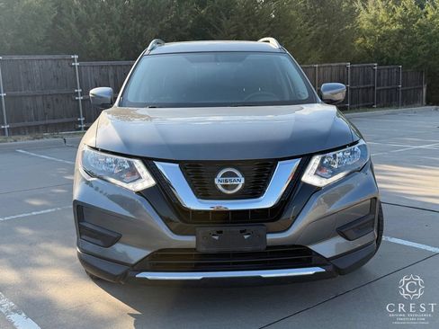 Used 2018 Nissan Rogue SV FWD image 2