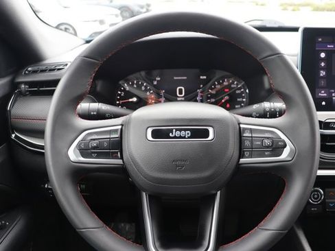 Used 2025 Jeep Compass Trailhawk AWD/4WD image 20