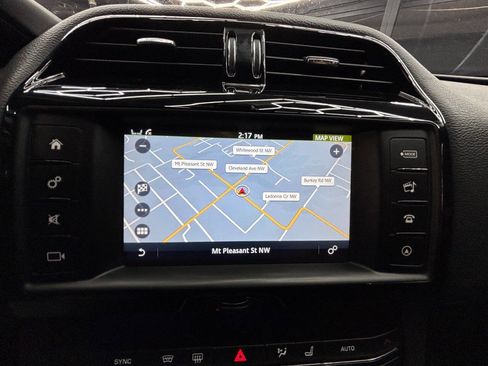 Used 2017 Jaguar F-PACE Premium image 13