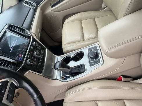 Used 2020 Jeep Grand Cherokee Limited AWD/4WD image 29