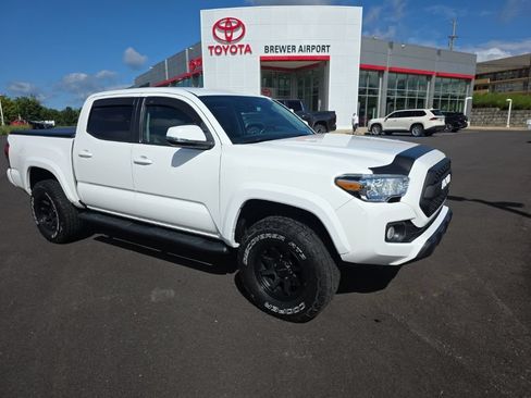 Used 2023 Toyota Tacoma SR5 w/ Technology Package AWD/4WD image 2