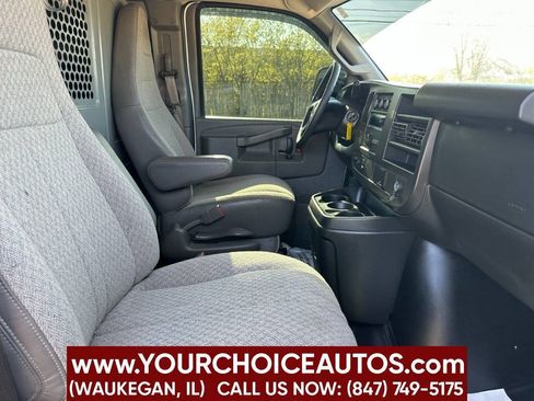 Used 2016 Chevrolet Express 2500 RWD image 11