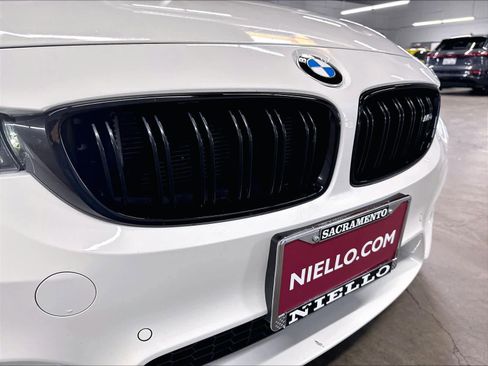 Used 2018 BMW M4 Coupe RWD image 31