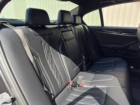 Used 2022 BMW 530e w/ Premium Package RWD image 40