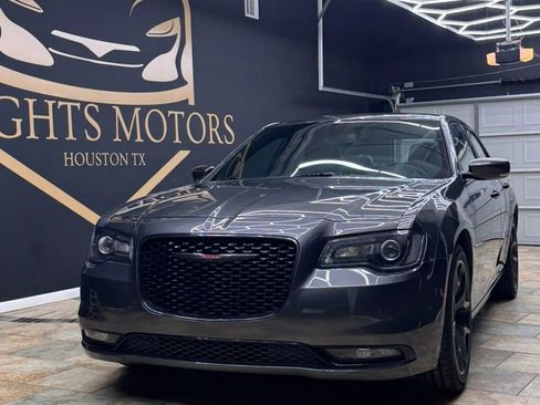 Used 2023 Chrysler 300 S RWD image 3