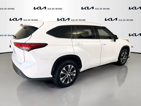 Used 2022 Toyota Highlander XLE image 7