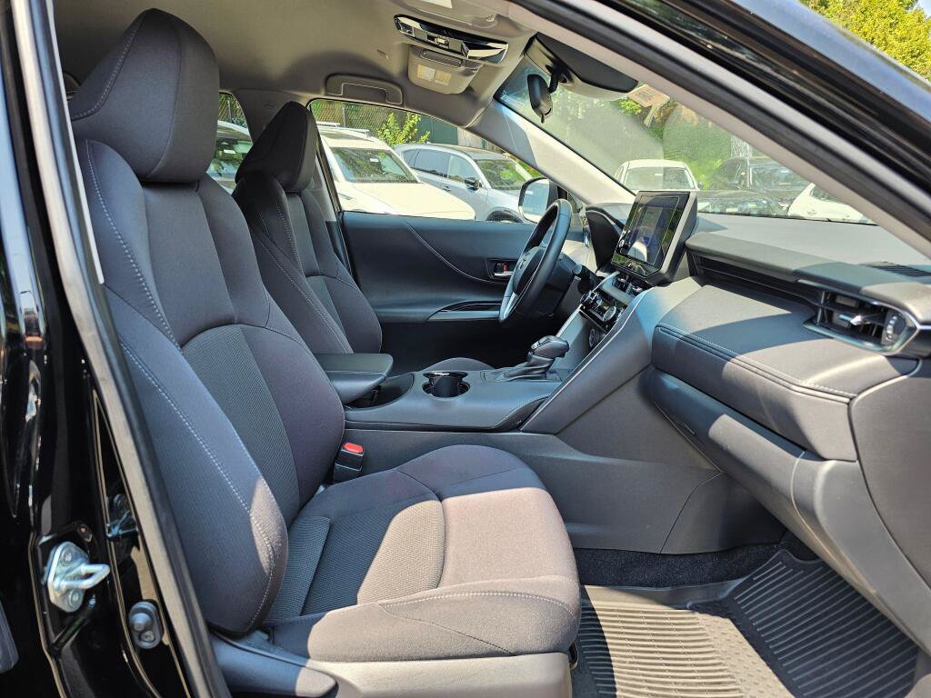 Used 2023 Toyota Venza LE AWD/4WD image 11