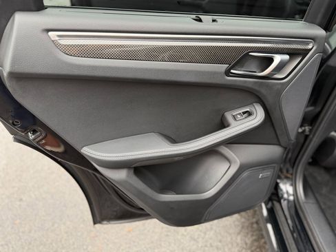 Used 2021 Porsche Macan Turbo image 15