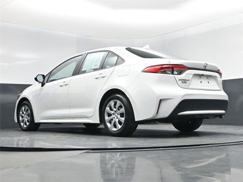 Used 2022 Toyota Corolla LE image 12