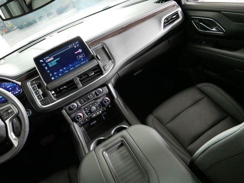 Used 2024 Chevrolet Tahoe LT w/ LT Signature Package AWD/4WD image 11