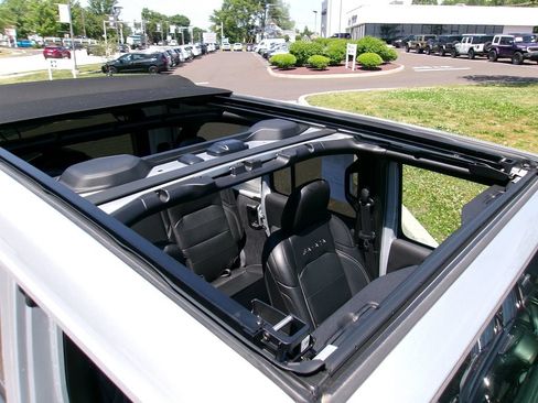 Used 2023 Jeep Wrangler Unlimited Sahara w/ Cold Weather Group AWD/4WD image 22
