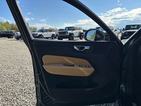 Used 2018 Volvo XC60 T5 Momentum w/ Advanced Package AWD/4WD image 26