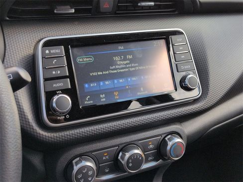 New 2025 Nissan Kicks Play S image 12