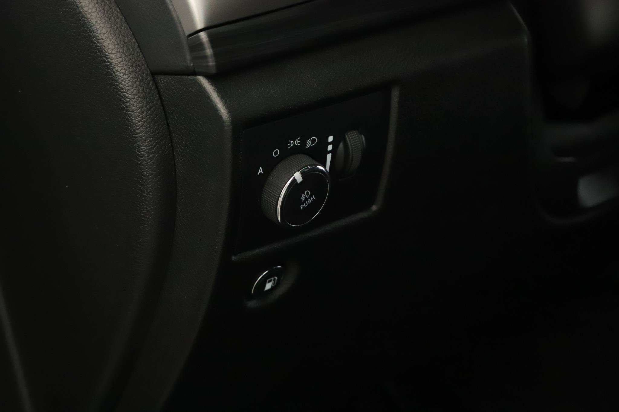 Certified 2022 Jeep Grand Cherokee Laredo X AWD/4WD image 8