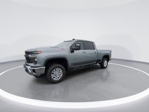 Used 2025 Chevrolet Silverado 2500 LT AWD/4WD image 4