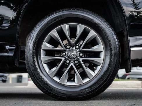Used 2018 Lexus GX 460 Premium AWD/4WD image 18