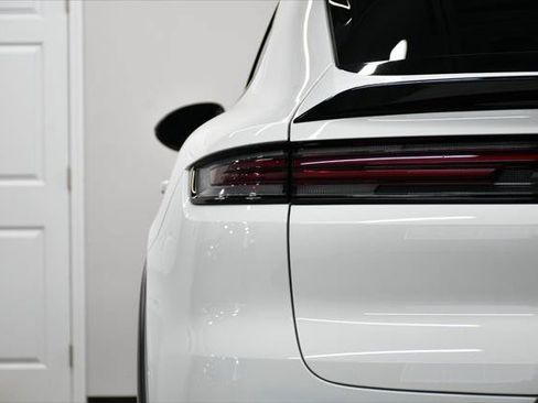 Used 2024 Porsche Cayenne Turbo GT AWD/4WD image 16