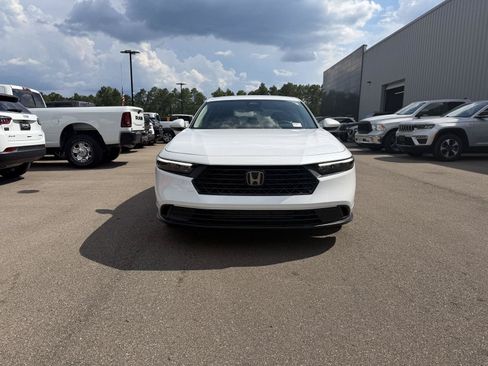Used 2023 Honda Accord LX image 2