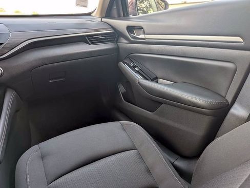 Used 2023 Nissan Altima 2.5 SV FWD image 16