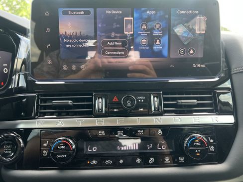 New 2026 Nissan Pathfinder Platinum FWD image 4