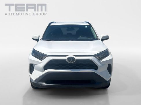 Used 2019 Toyota RAV4 LE FWD image 2