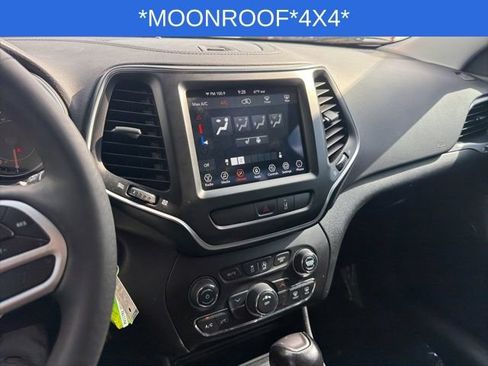 Used 2022 Jeep Cherokee Latitude w/ Sun & Sound Group AWD/4WD image 30
