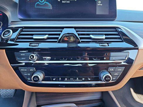 Certified 2023 BMW 530e w/ Premium Package image 24