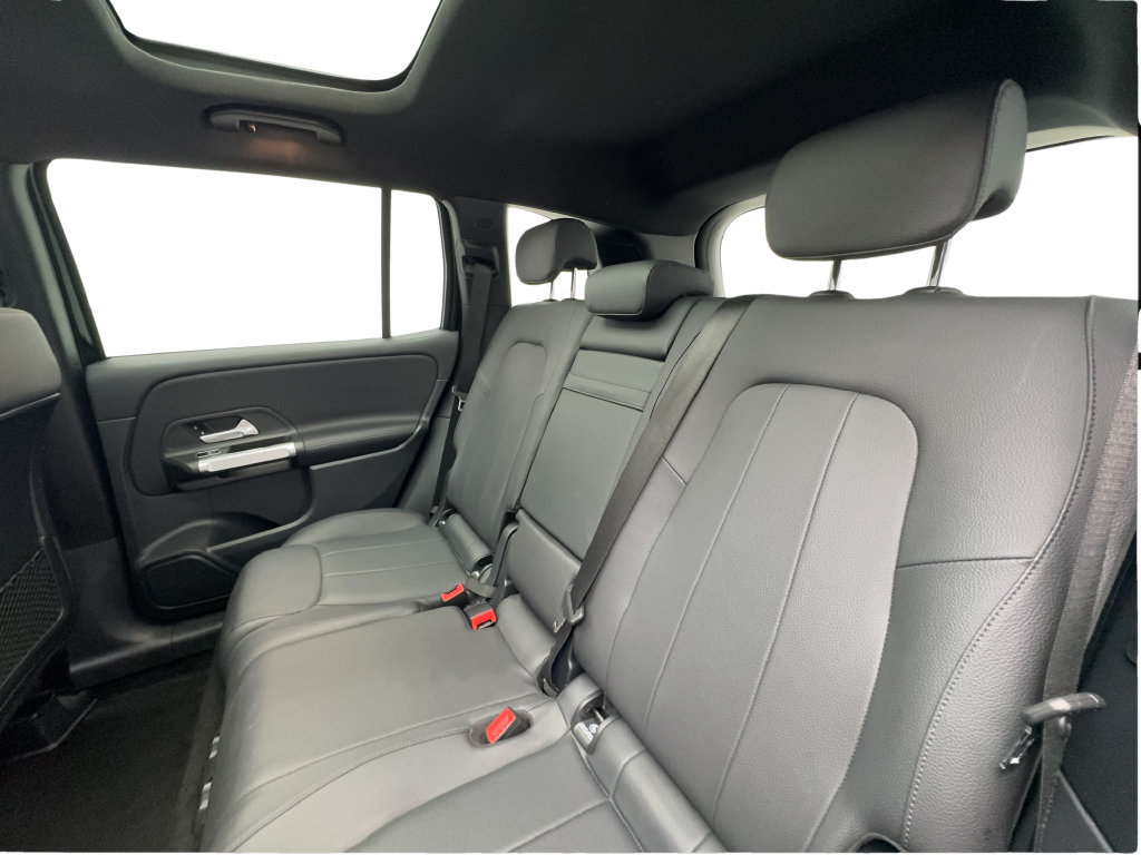 Used 2025 Mercedes-Benz GLB 250 4MATIC image 26