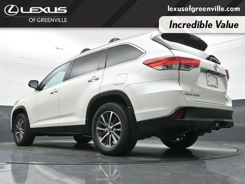 Used 2019 Toyota Highlander XLE AWD/4WD image 37