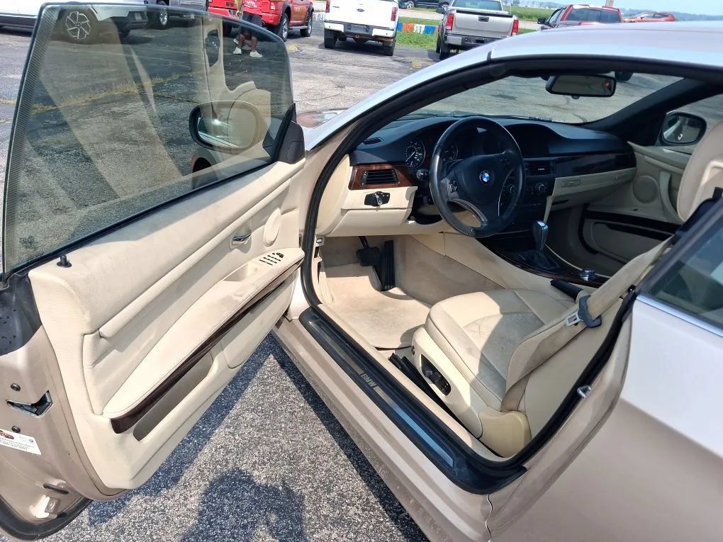 Used 2012 BMW 328i Convertible RWD image 23