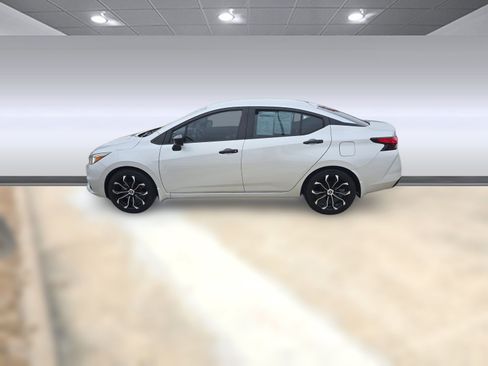 Used 2021 Nissan Versa S image 2