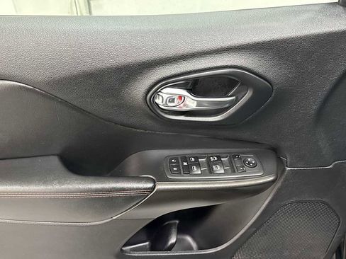 Used 2020 Jeep Cherokee Trailhawk w/ Cold Weather Group image 15