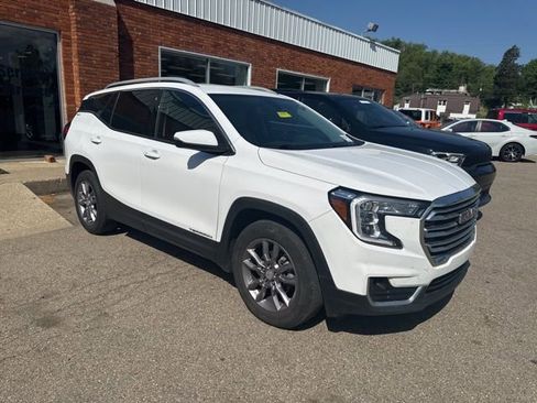 Used 2023 GMC Terrain SLT FWD image 3