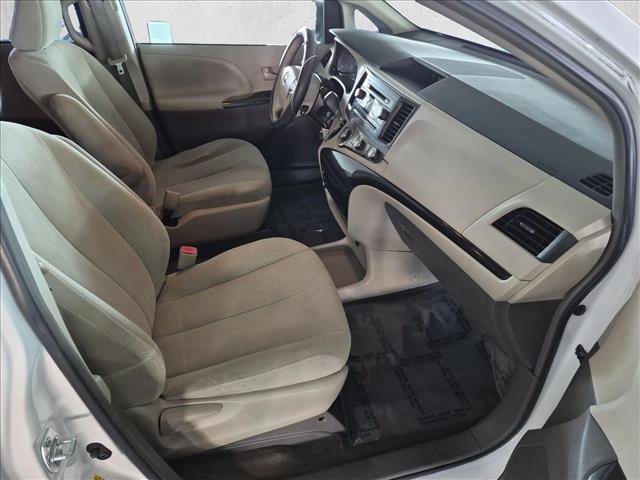 Used 2013 Toyota Sienna L FWD image 20