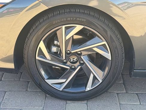 Used 2024 Hyundai Elantra Limited FWD image 9