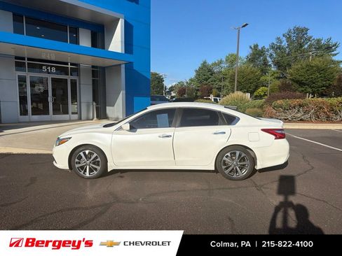 Used 2016 Nissan Altima 2.5 SR w/ LED Appearance Package FWD image 6