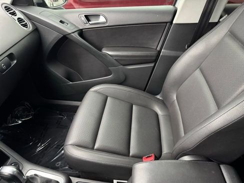Used 2017 Volkswagen Tiguan S image 22