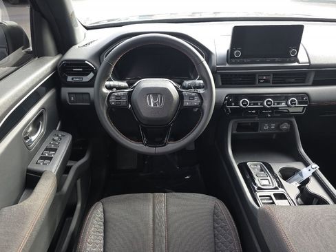 Used 2023 Honda Pilot Sport image 14