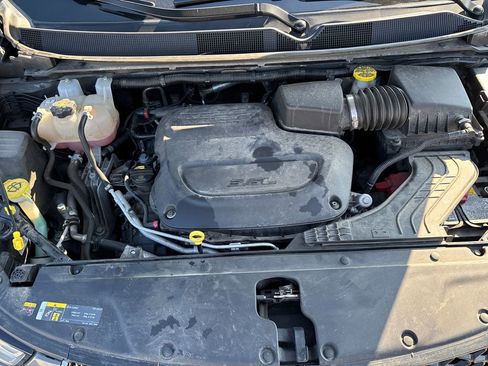 Used 2023 Chrysler Pacifica Touring-L image 24