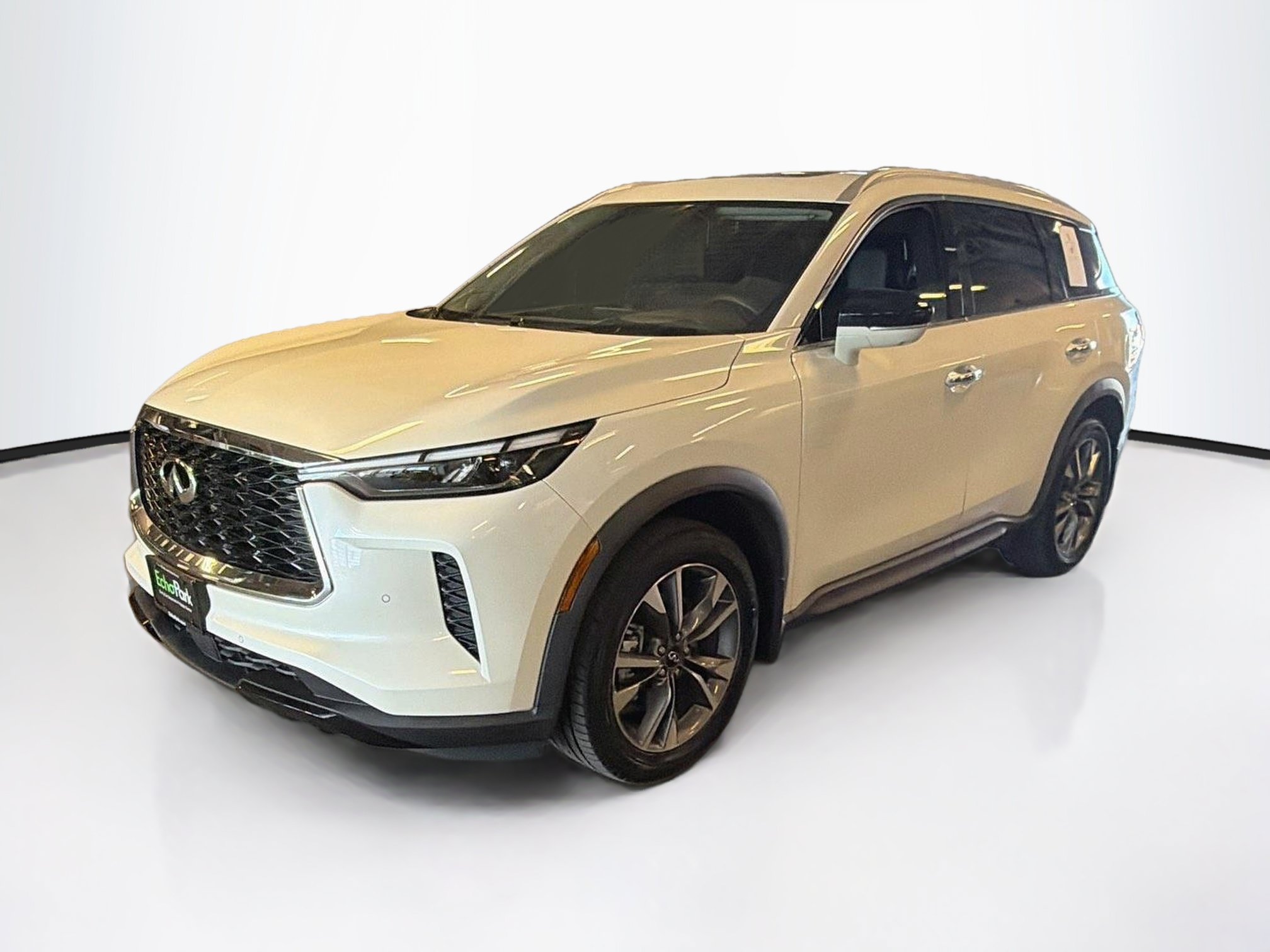 Used 2023 INFINITI QX60 Luxe w/ Vision Package AWD/4WD image 3