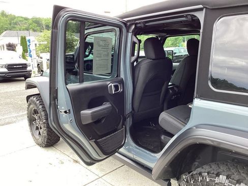 Used 2024 Jeep Wrangler Unlimited AWD/4WD image 43