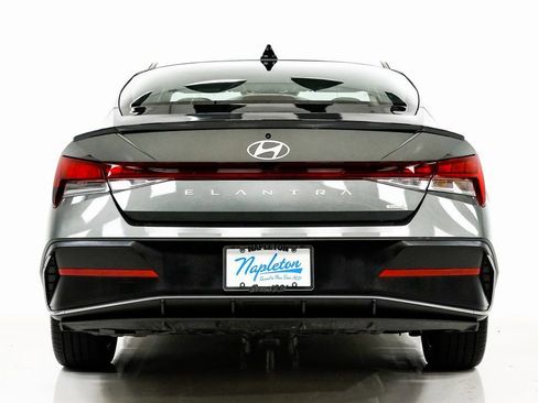 Used 2025 Hyundai Elantra SEL image 28